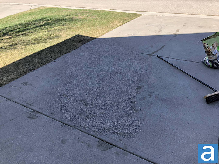 https://aphnetworks.com//funstuff/how-to-clean-up-old-oil-stains-on-your-concrete-driveway/003.jpg